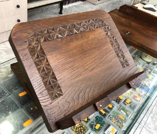 Atril de mesa madera de nogal 25x20 cm